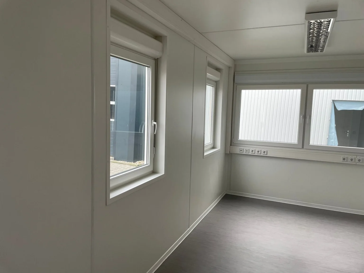 Contentor-Escritório Modular 20 Pés – Isolamento Premium 160 mm – Usado - Image 2