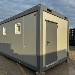 Contentor Sanitário 6 m – 6 Duches, 2 Lavatórios, Termoacumulador 300 L – Usado